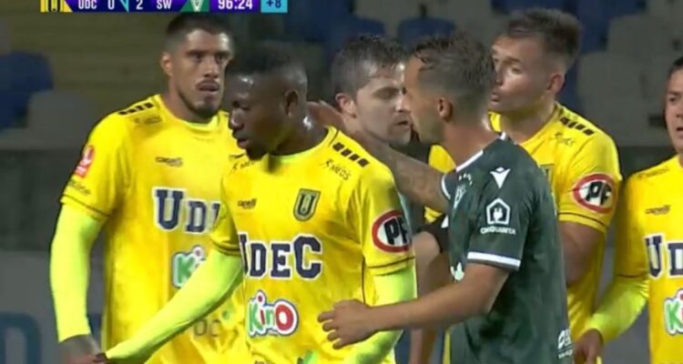 El camerunés Job Bogmis acusó por racismo a jugador de Santiago Wanderers.