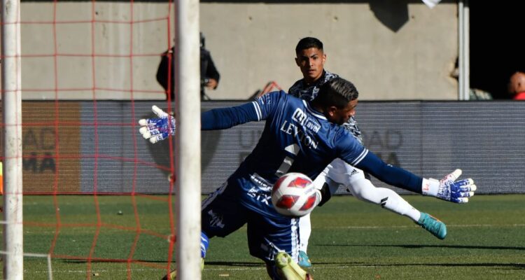 Jordhy Thompson podría ser cedido por Colo Colo