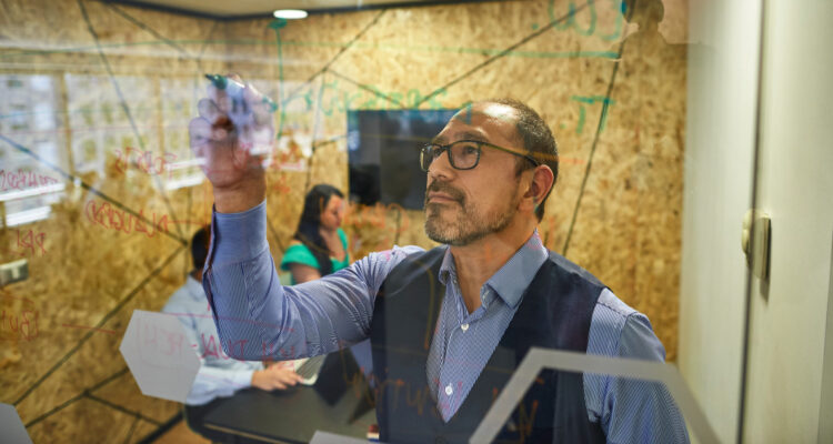 Know Hub Chile abre postulación a programa que fortalece startups