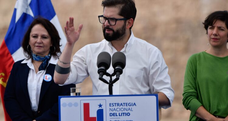 El presidente Gabriel Boric anunciando la estrategia nacional del litio.