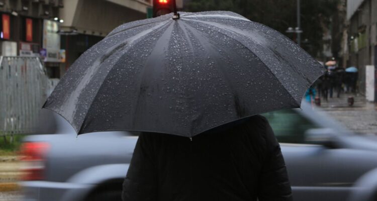 Río atmosférico traerá hasta 60 mm de lluvia este fin de semana largo: Qué significa y por qué se produce