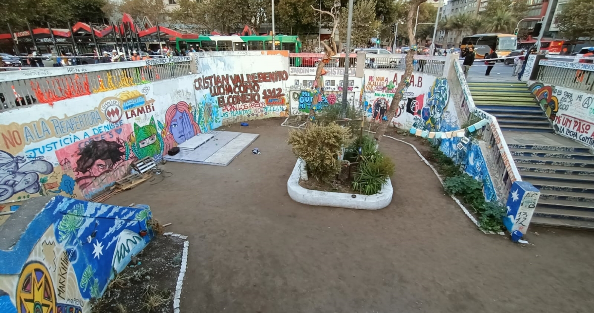 “Un día muy especial”: comienzan trabajos para reabrir principal acceso a estación Baquedano del Metro