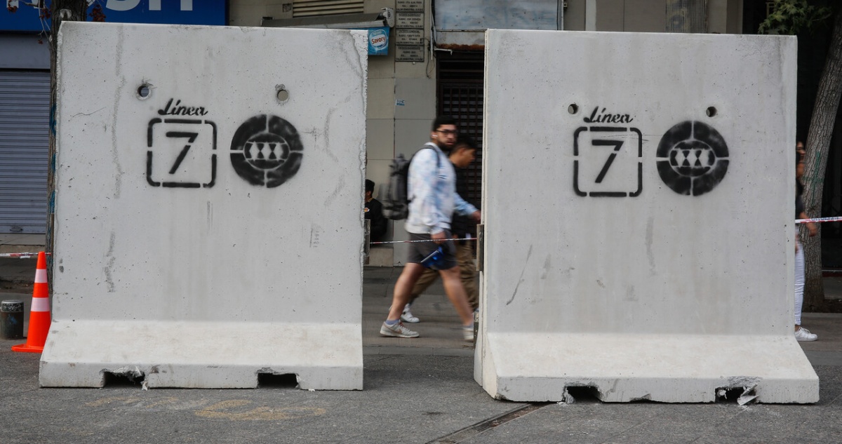 Tribunal Ambiental ordena al SEA resolver reclamo de Municipalidad de Santiago contra Línea 7 de Metro