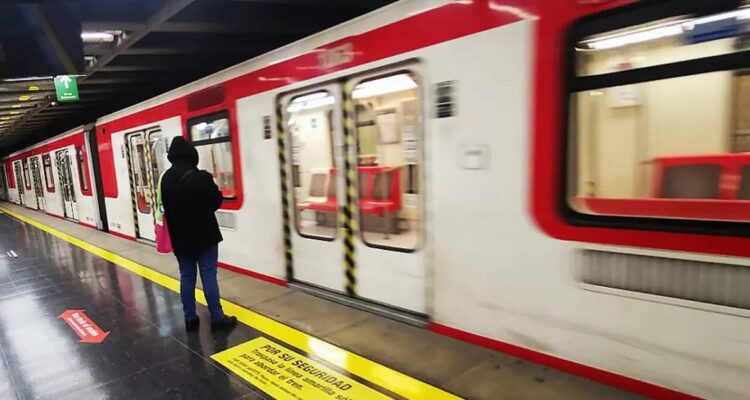 Metro de Santiago suspende servicio en 7 estaciones de Línea 1
