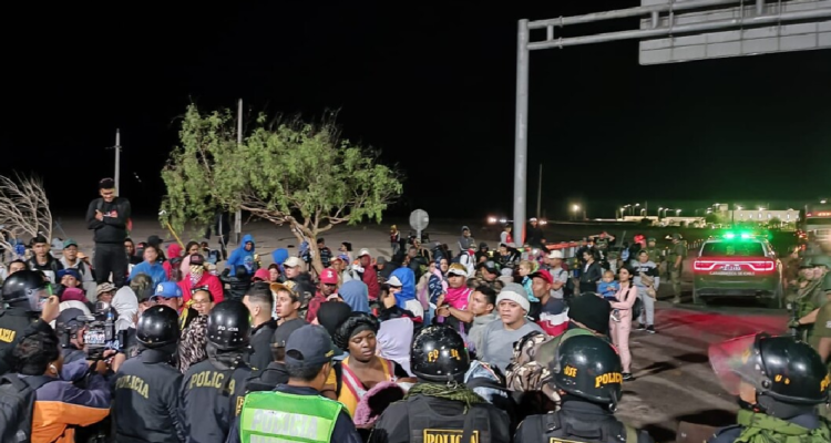 Migrantes están en el limbo, ONGs denuncian condiciones críticas en la frontera de Chile y Perú