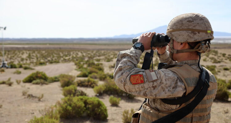 militar en la frontera