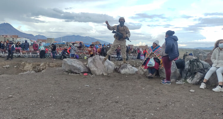militar en la frontera