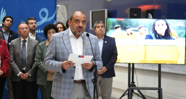 Asistencia promedio a colegios subió al 89% en 2023 y repuntan zonas afectadas por incendios.