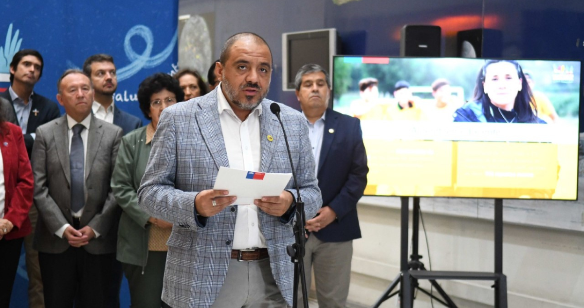 Asistencia promedio a colegios subió al 89% en 2023 y repuntan zonas afectadas por incendios.