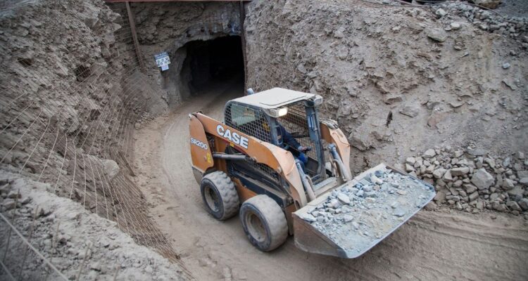 Gobierno y partidos políticos buscan acuerdo en la previa de votación de royalty minero en el Senado