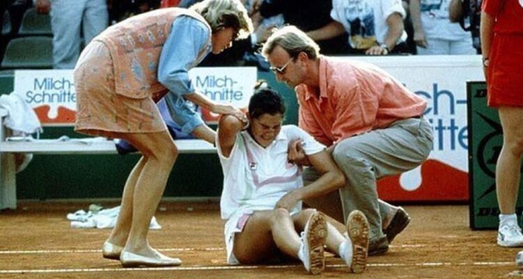 Monica Seles tras ser atacada en 1993.