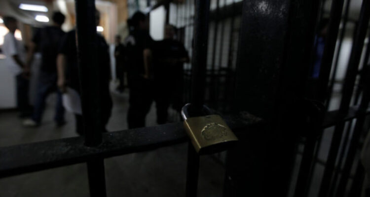 Detienen a dos mujeres intentando ingresar droga a cárcel de Lautaro