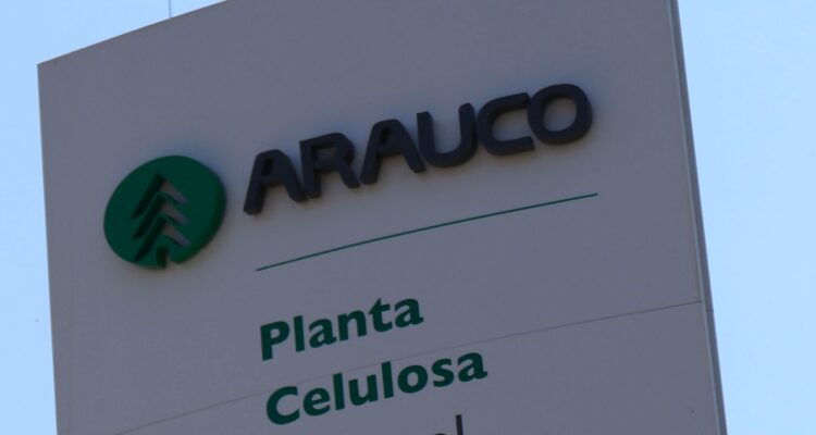 Celulosa Arauco paga multa por derrame de licor verde