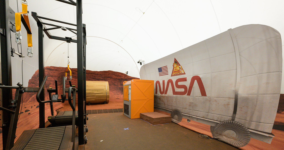 El interior del “hábitat” creado por la NASA para simular la vida en una misión en Marte.