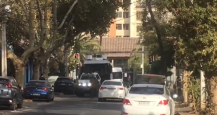 PDI resulta con quemadura tras protesta con bombas molotov en Providencia: usaron armas disuasivas