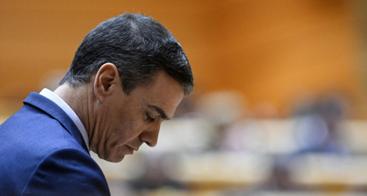 Presidente de España pide “perdón” a víctimas por ley que redujo las penas de agresores sexuales.