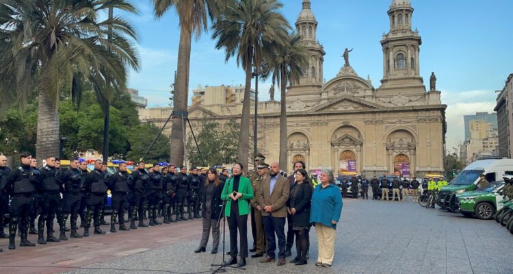 Plan Operativo Santiago: 40 funcionarios coparán casco histórico para evitar delitos y comercio ilegal