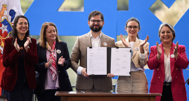Presidente de la República, Gabriel Boric, promulga ley 40 horas que reduce la jornada laboral