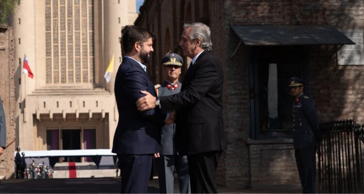 presidentes de chile y argentina recrearon abrazo de maipu