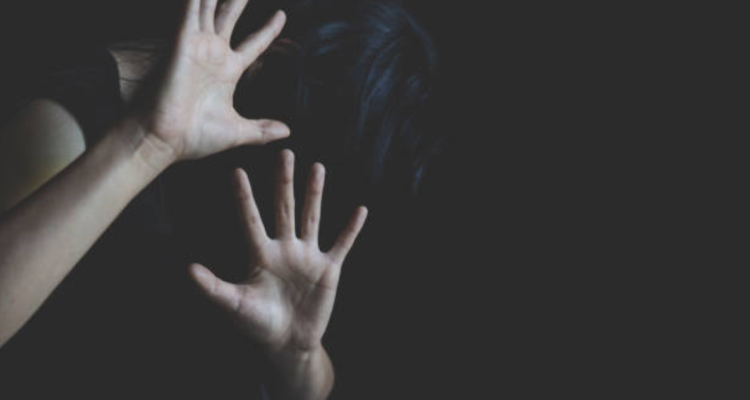 En prisión preventiva queda hombre acusado de golpear y estrangular a su pareja en Quellón