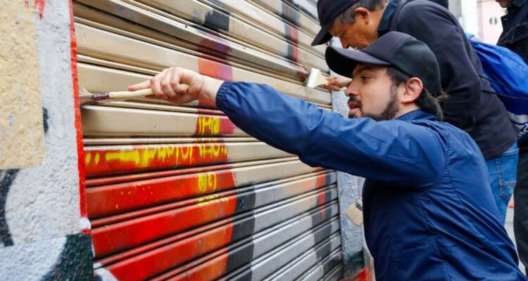 Proyecto que buscaba pintar 5 km de fachadas de Valparaíso a avanzado poco más de 500 metros