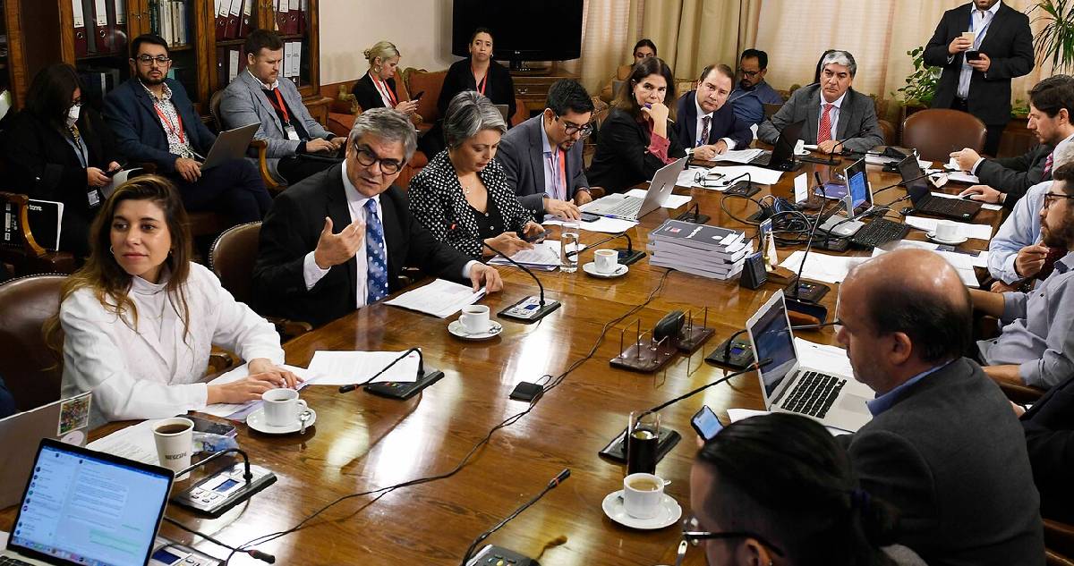 La Comisión de Trabajo de la Cámara de DIputados cerró sin votación la primera sesión de discusión del proyecto del nuevo sueldo mínimo de 500 mil