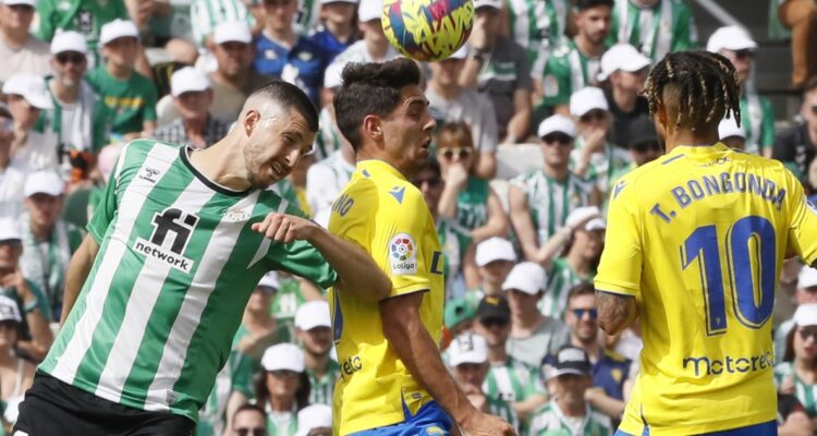 Real Betis cayó inapelablemente ante Cádiz.