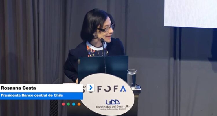 La presidenta del Banco Central, Rosanna Costa, expone en el seminario Nuevos Vientos de la Economía, realizado por SOFOFA y la Universidad del Desarrollo