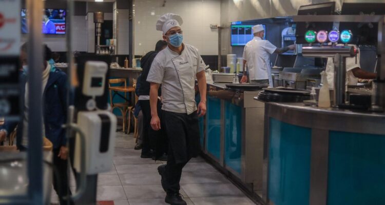 Rechazo transversal entre diputados a discutir aumento de salario mínimo si no se incluye a mipymes