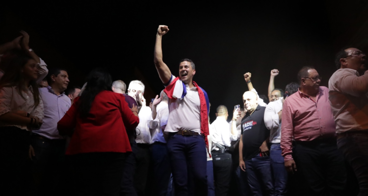 Santiago Peña, celebrando la victoria.