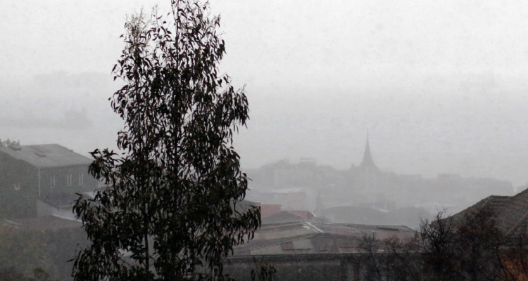 Sistema frontal deja más de 300 viviendas dañadas y 47 mil clientes sin luz