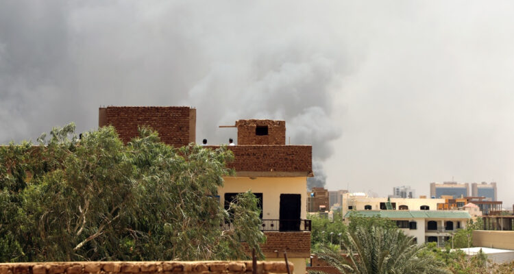 Graves enfrentamientos entre paramilitares y el Ejército en Sudán en cercanías de palacio presidencial
