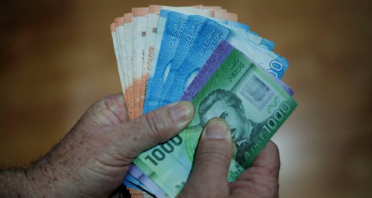 Gobierno y CUT logran acuerdo por sueldo mínimo de 500 mil