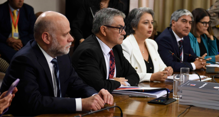 Sueldo mínimo de $500 mil: comisión aprueba en general pero subsidio a pymes no convence a oposición.