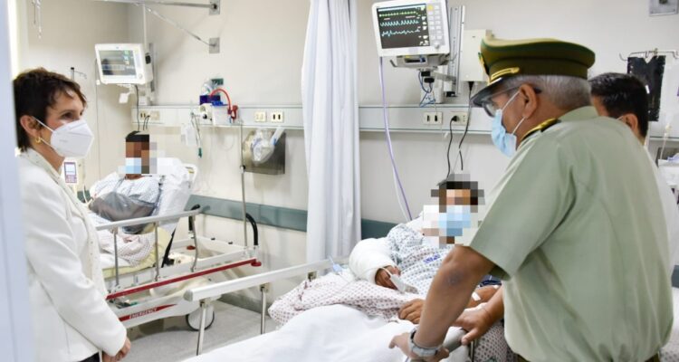 Ministra Tohá visita a carabineros baleados en La Florida