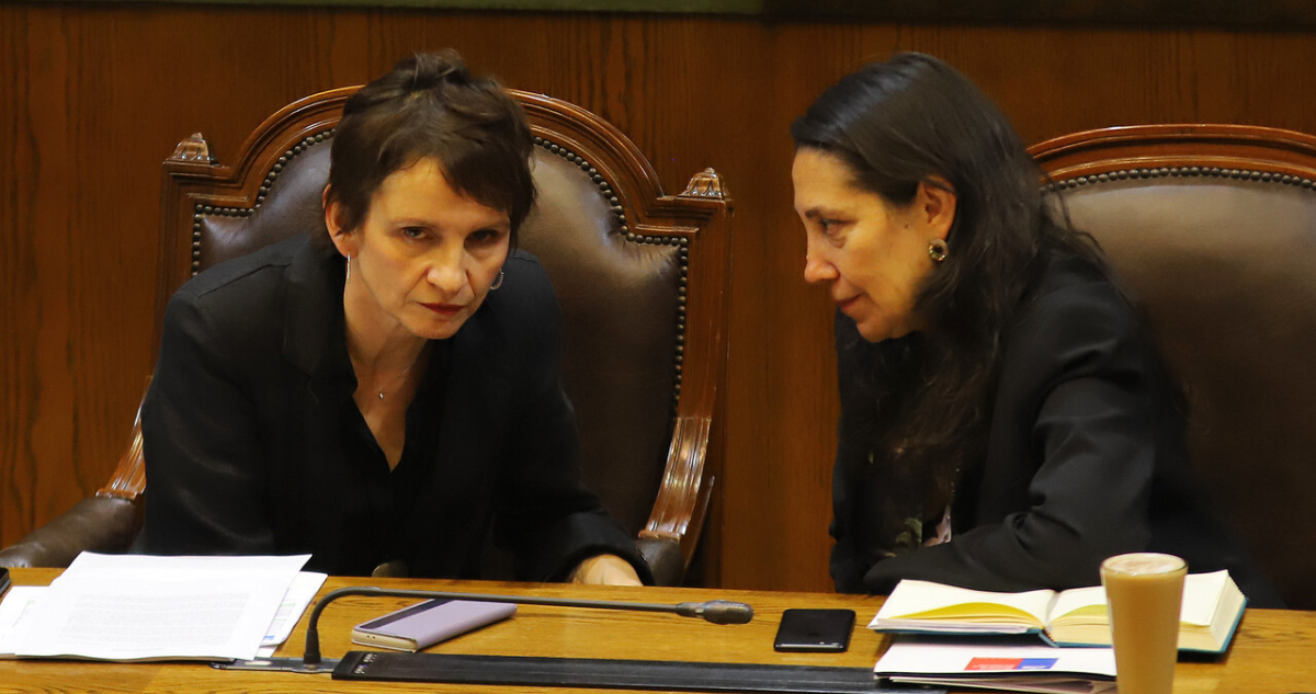 Tohá: “Esta ministra nunca le ha faltado, ni siquiera en dictadura, respeto a las FFAA ni Carabineros”