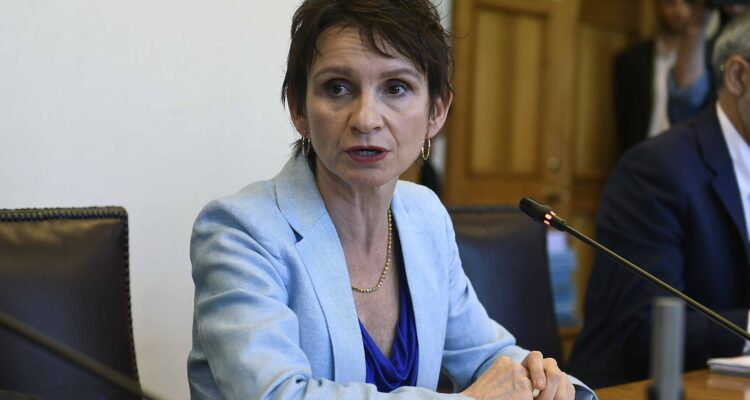 Ministra Tohá descarta por ahora un veto presidencial a la Ley Naín-Retamal