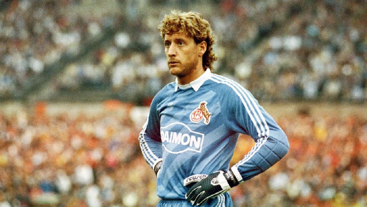 Harald Schumacher jugando por el Colonia.