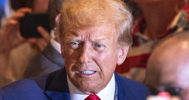 Trump pide desfinanciar al FBI, al Departamento de Justicia y los acusa de “interferir en elecciones”