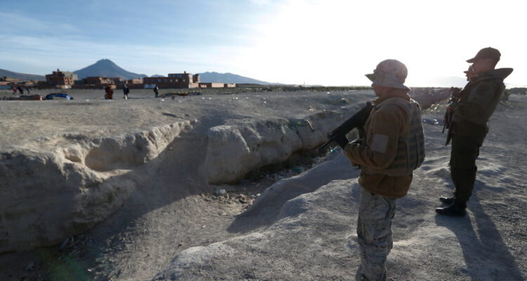 Van Claveren habla sobre reportaje peruano de inmigrantes y militares chilenos Es un tema complejo