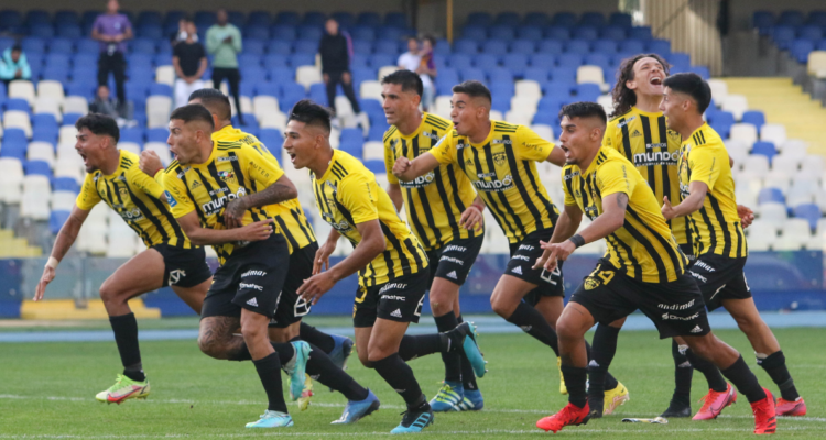 Arturo Fernández Vial doblegó a Deportes Concepción y avanzó en Copa Chile.