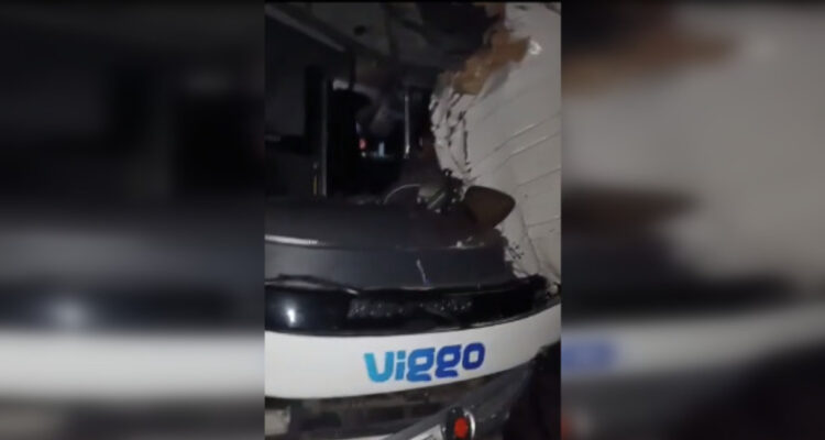 Un muerto tras colisión entre camión y bus de la empresa Viggo con ...