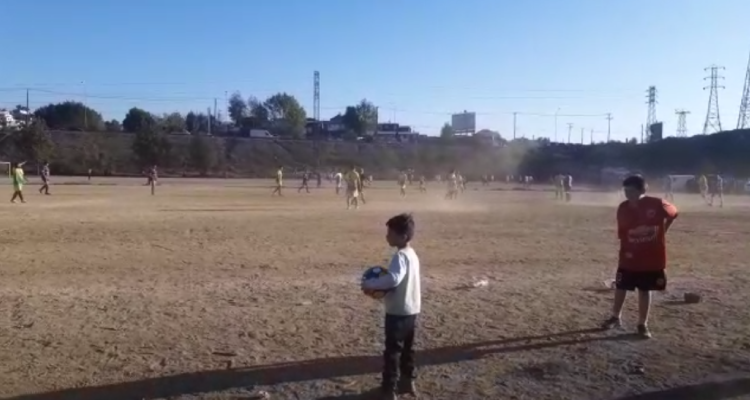 Violencia en partido de fútbol juvenil amateur jugador amenazó a rivales con un arma en Concepción