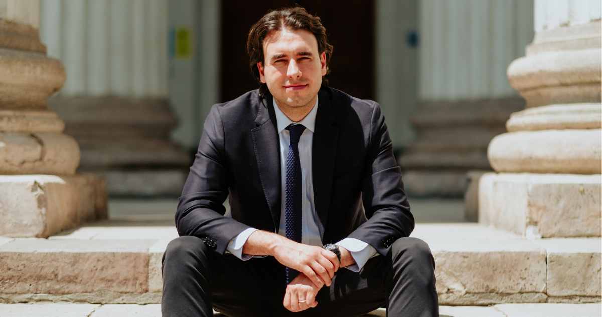 Vlado Mirosevic, presidente de la Cámara de Diputados, en las afueras del Congreso en Santiago