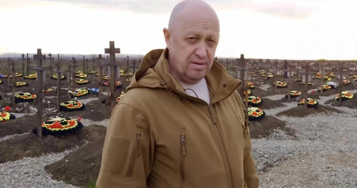 Prigozhin en un cementerio de combatientes de Wagner en Goryachiy Klyuch, al sur de Rusia