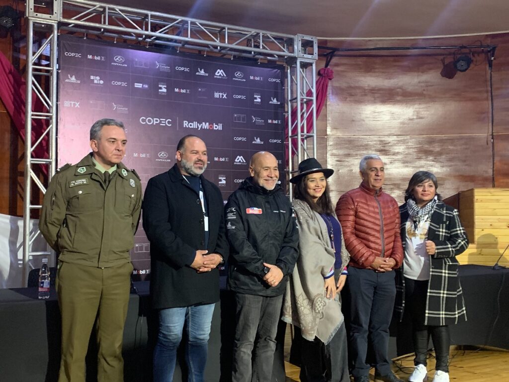 Autoridades durante presentación del RallyMobil Laja y San Rosendo.