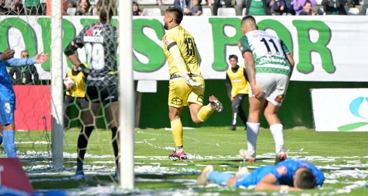 ¡Golazo de arquero en el Ascenso! Yerko Urra marcó en la agonía y de palomita para salvar a Temuco