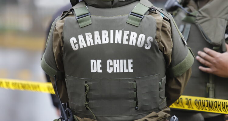 Carabineros que volvían a su hogar en Los Ángeles frustraron robo de especies a camión en Ruta 5 Sur.