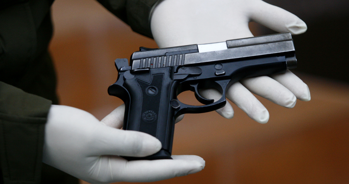 Absuelven a condenado por porte de arma: Corte no logró acreditar que iba a ser utilizada en un delito.