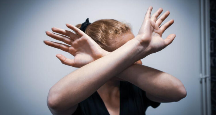 Estudio explica por qué tantas mujeres no se defienden ante una violación